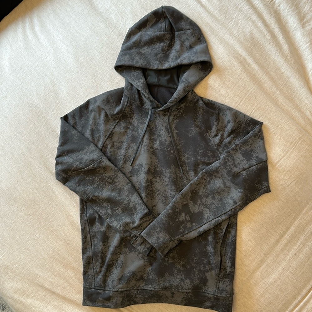 Men’s Lululemon Hoodie in Small